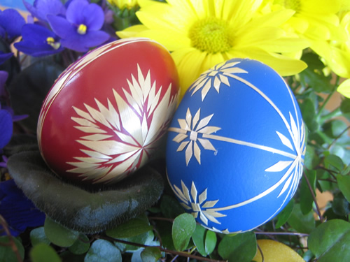 red-blue-easter-eggs-0yz